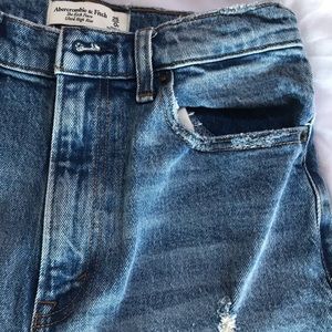Abercrombie & Fitch Ultra High Rise Vintage Flare Jeans. Size 25